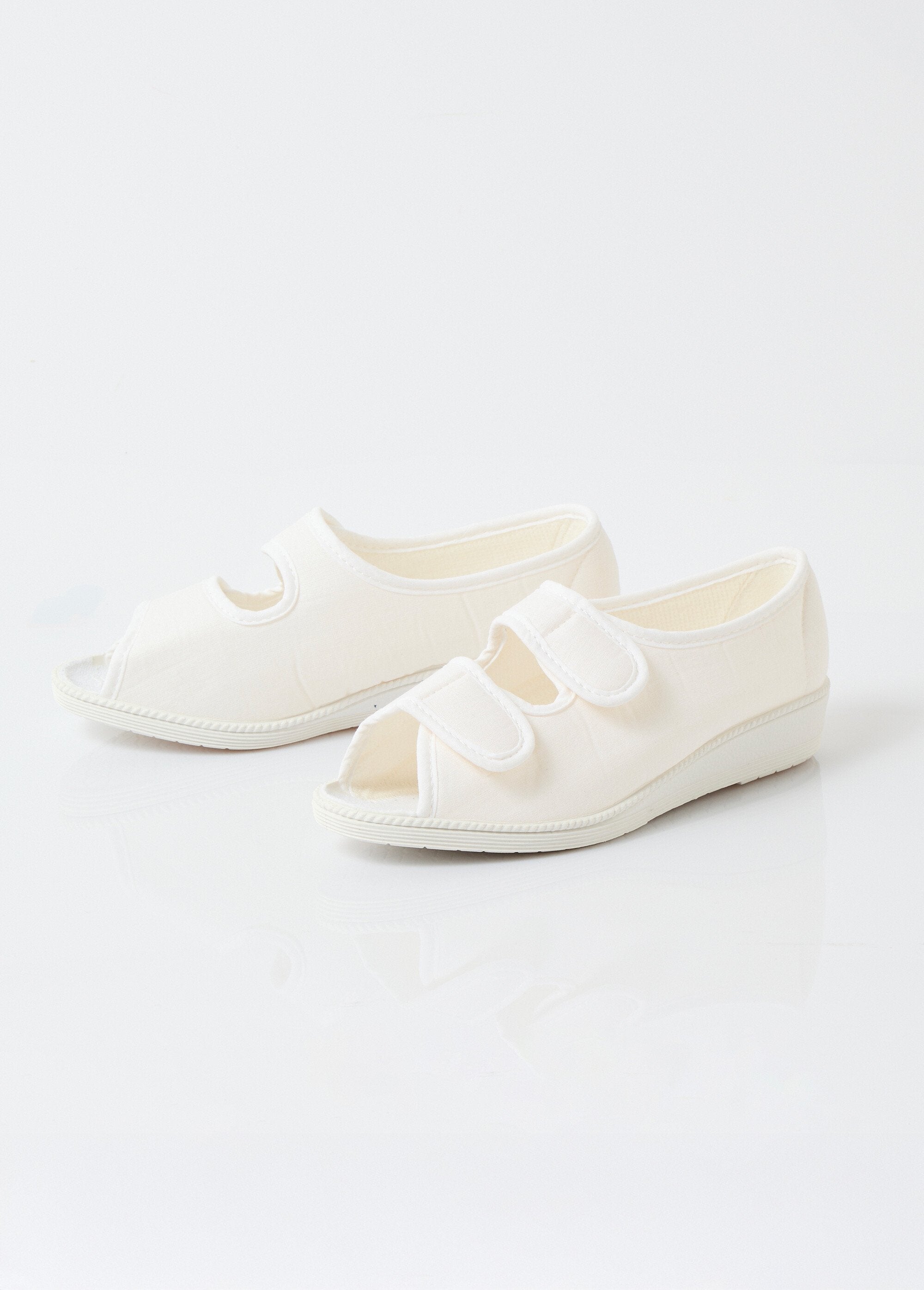 Sandalias_anchas_y_cómodas_con_puntera_abierta_Blanco,_Blanca_DE1_slim