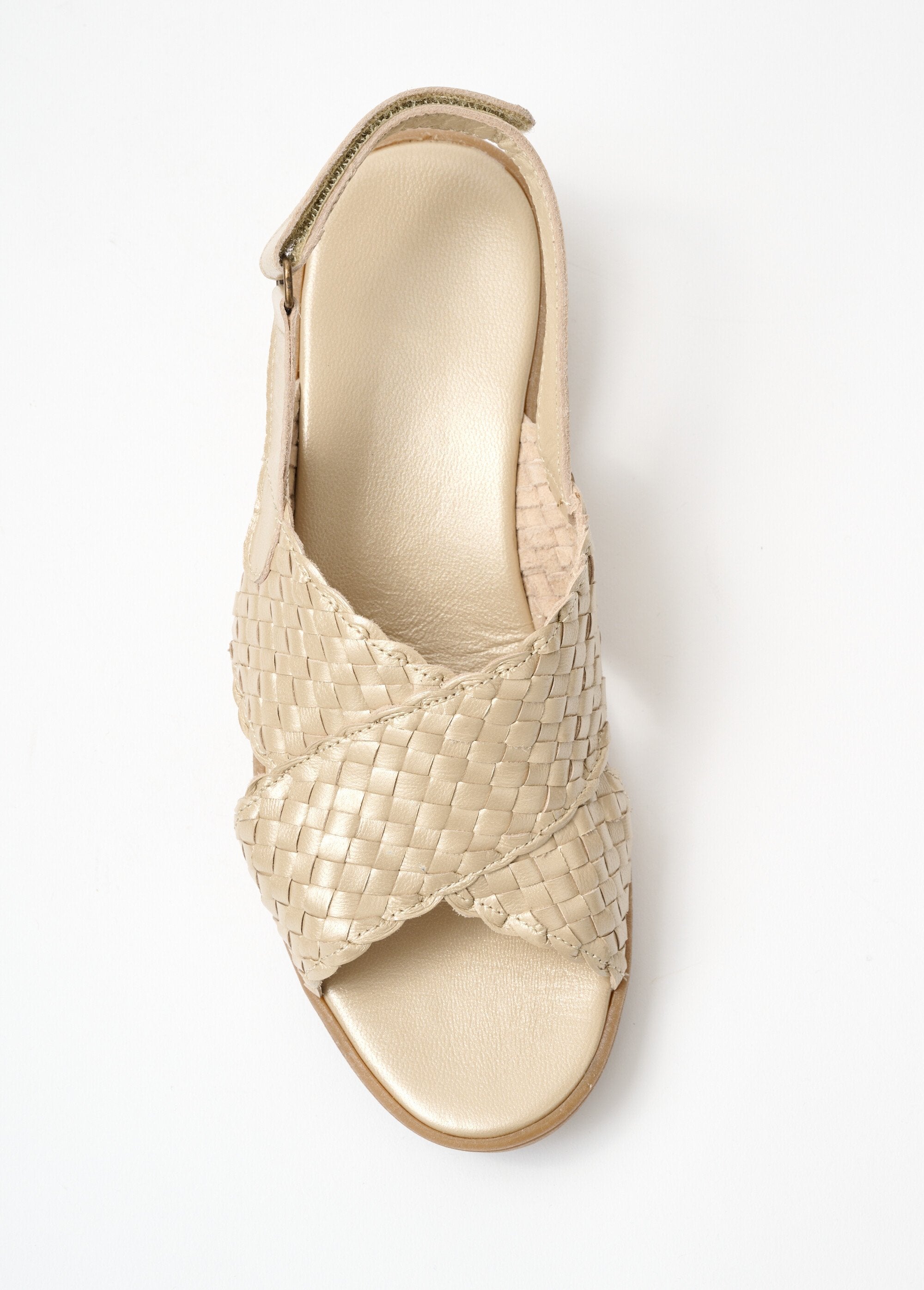 Sandalias_piel_trenzada_ancho_confort_Dorado_OV1_slim