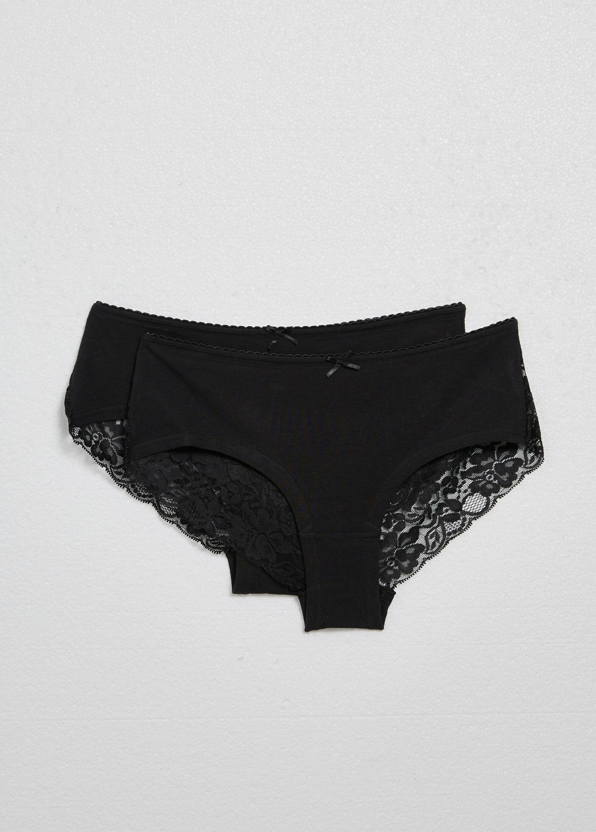 Pantalones_cortos_con_detalle_de_encaje_en_la_espalda_Negro_FA1_slim