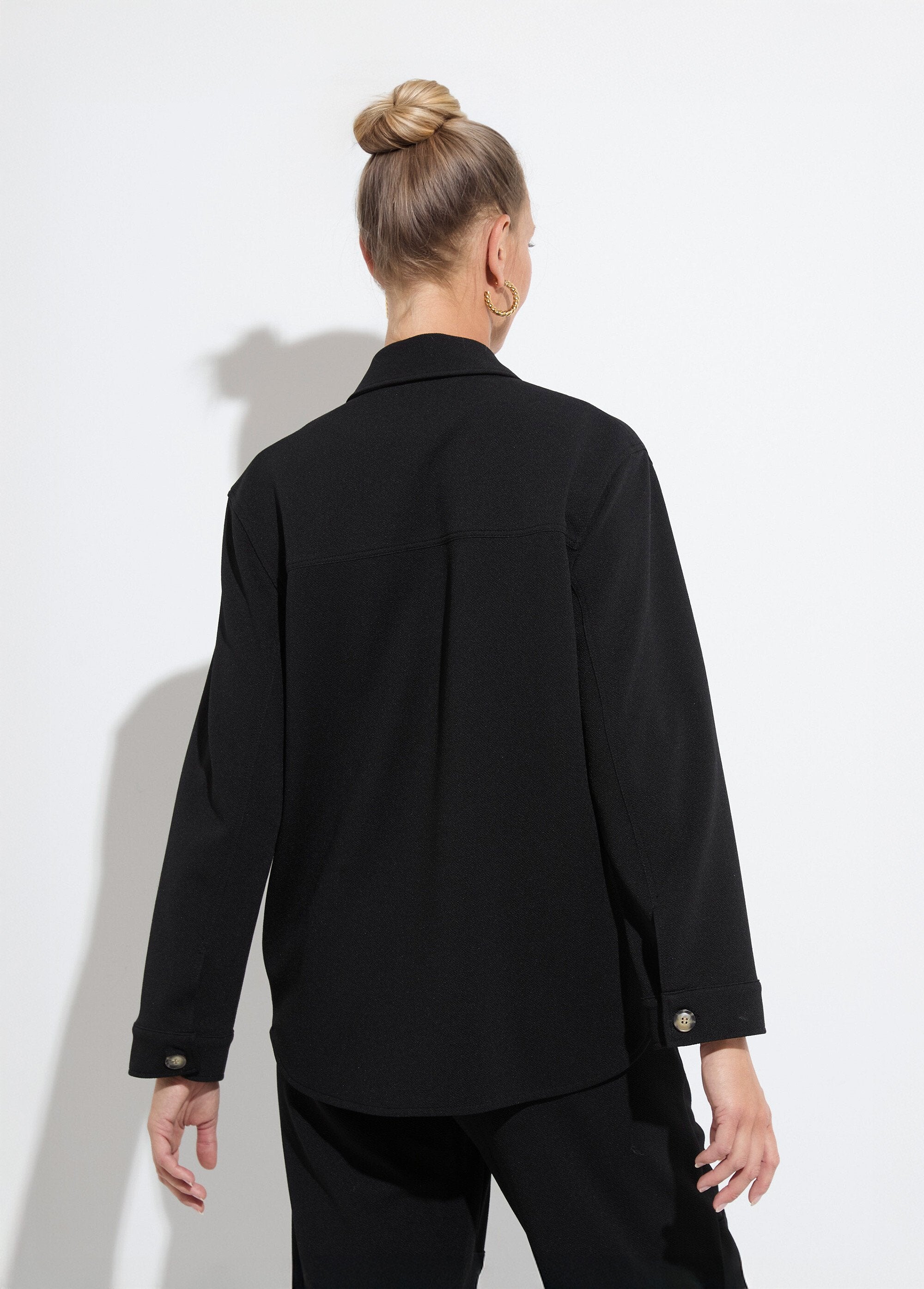 Camisa_abotonada_de_punto_crepé_liso_Negro_DO1_slim