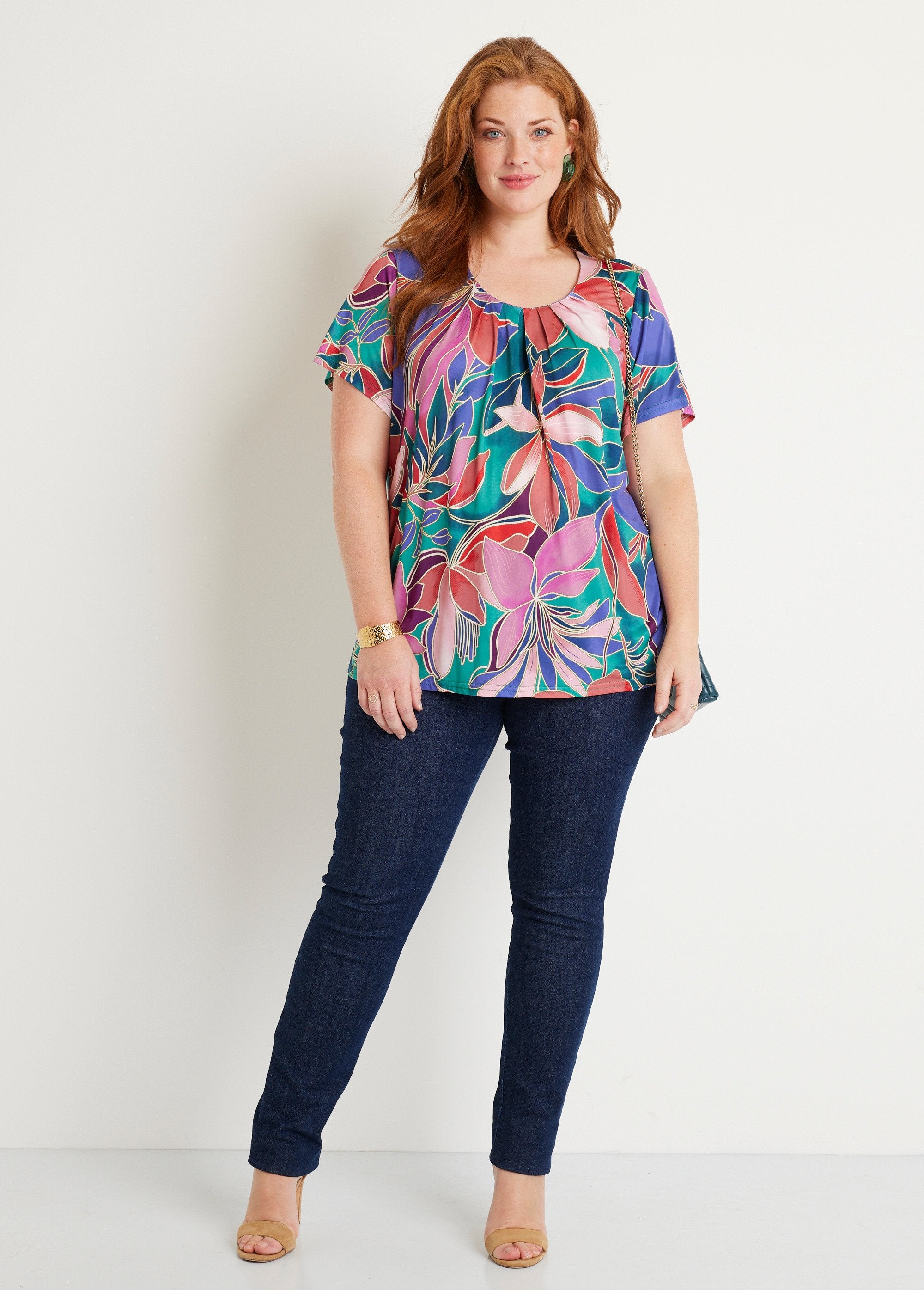 Camiseta_holgada_floral_larga_con_manga_corta_rosa_y_verde_SF1_curvy