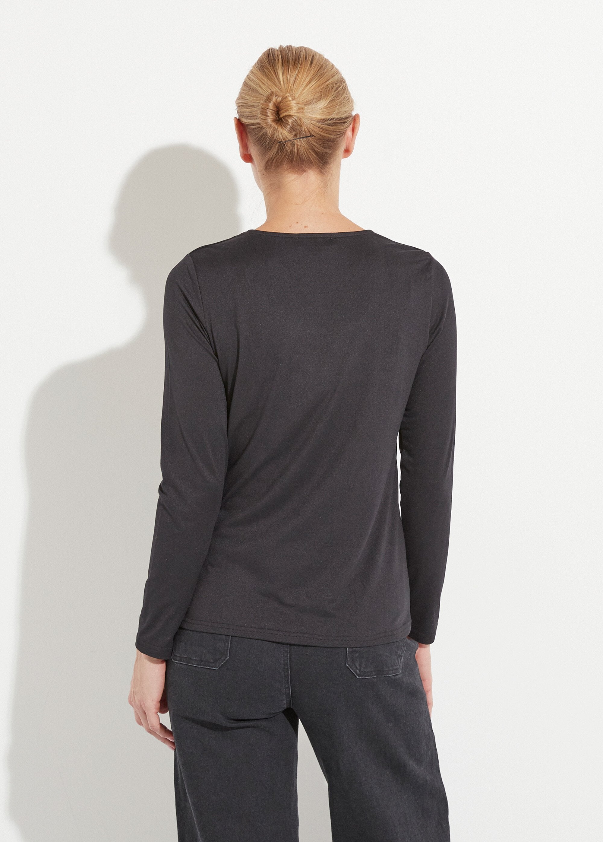 Camiseta_de_manga_larga_con_cuello_de_bailarina_Negro_DO1_slim