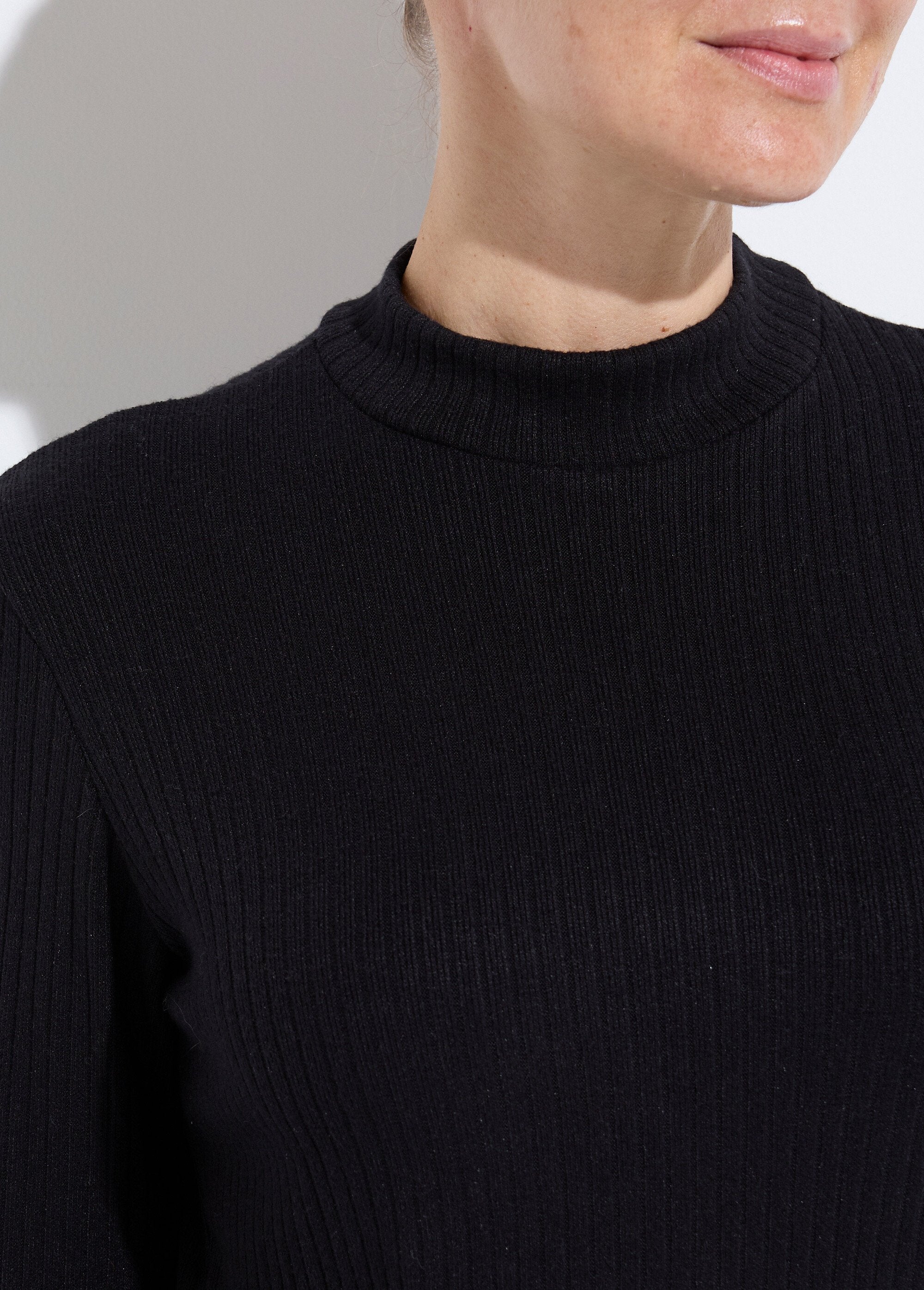 T-shirt_col_montant_maille_côtelée_manches_longues_Noir_DE1_slim