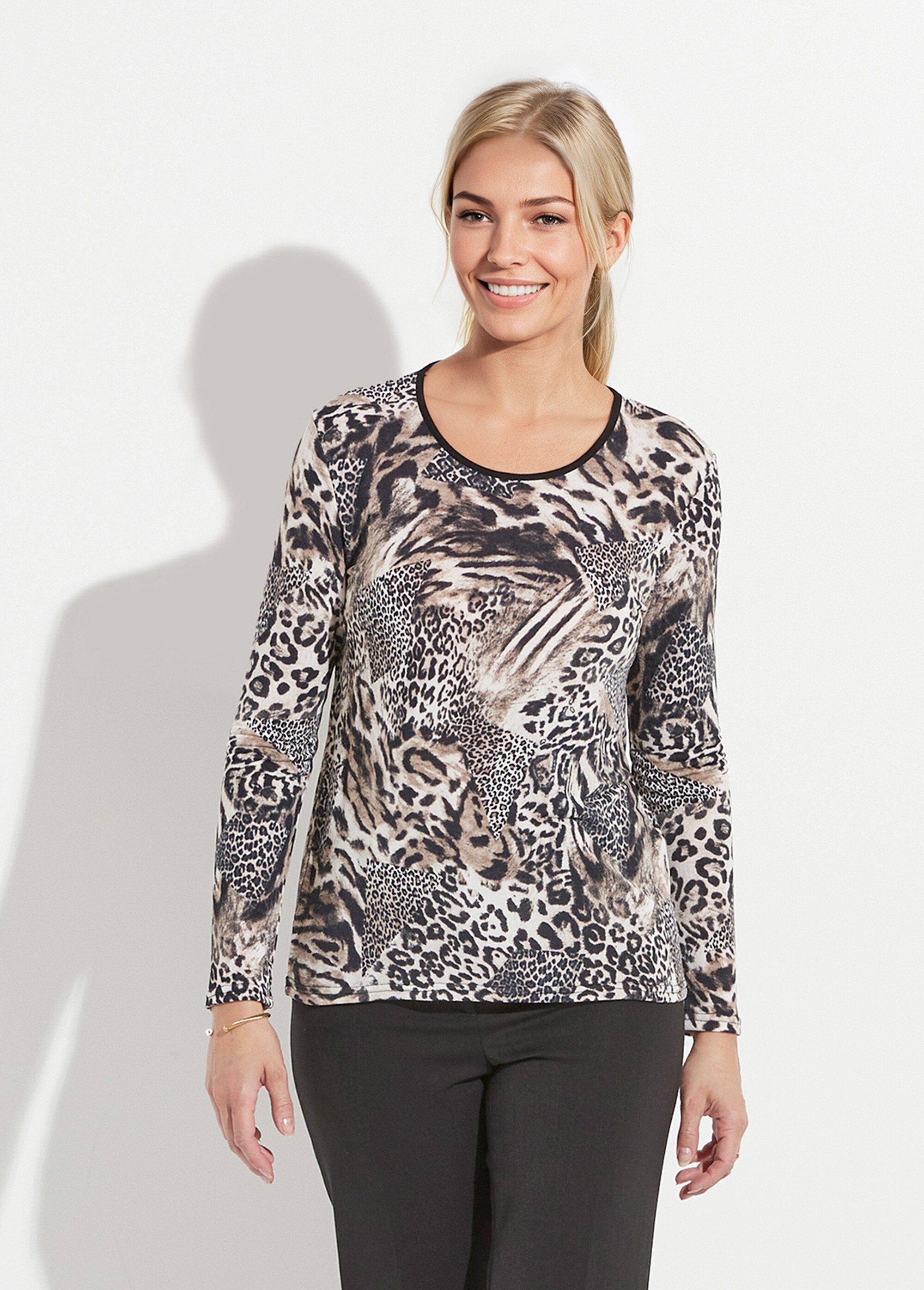 Camiseta_de_cuello_redondo_con_estampado_de_patchwork_de_piel_de_animal_Beige_y_negro_FA1_slim