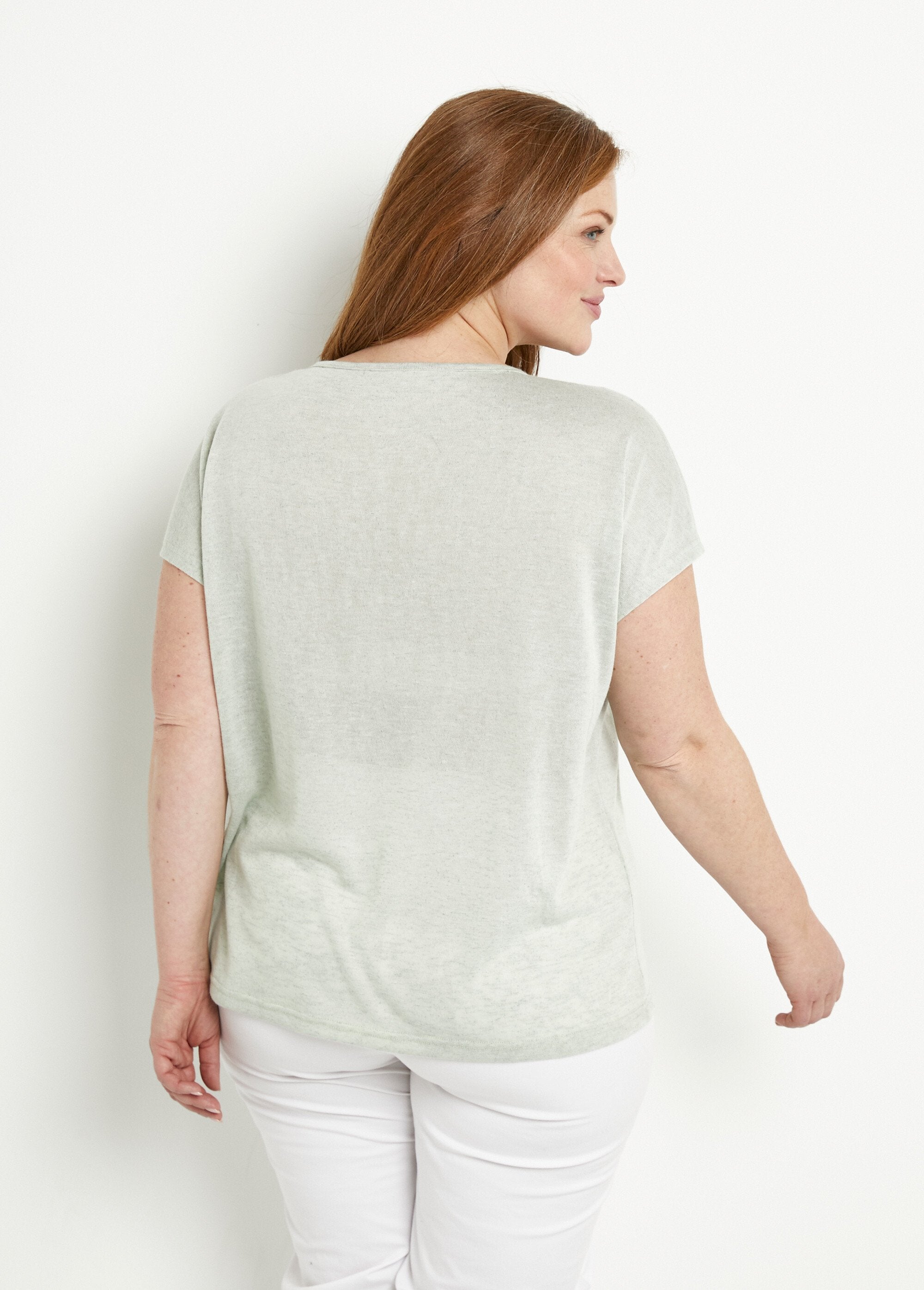 Camiseta_de_cuello_redondo_con_punto_flameado_y_estampado_dorado_Sabio_DO1_curvy