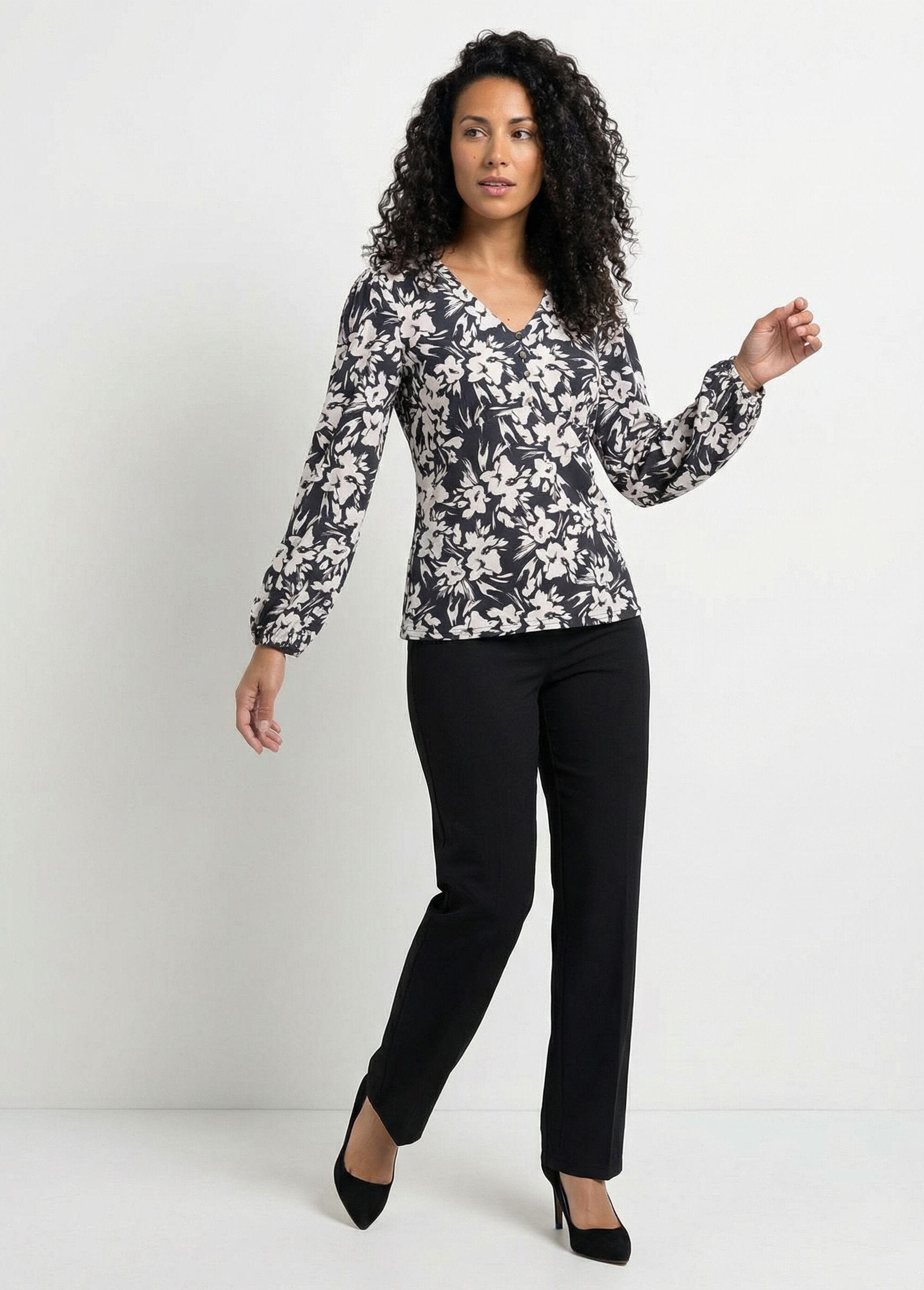 T-shirt_col_V_boutonné_évasé_imprimé_Noir_SF1_slim