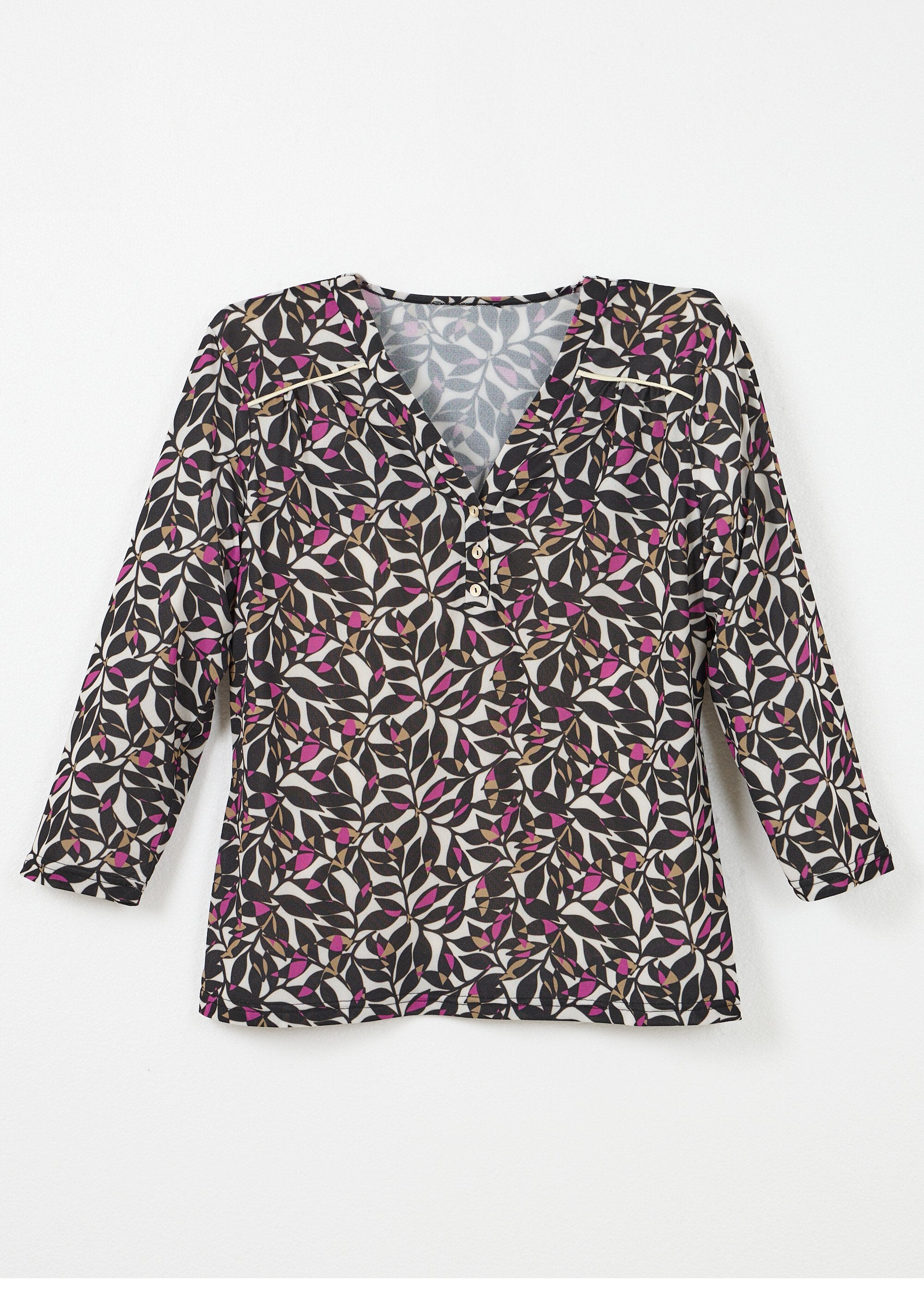 Camiseta_corta_de_cuello_en_V_con_mangas_3/4_y_estampado_de_hojas_Crudo_y_rosa_AP1_slim