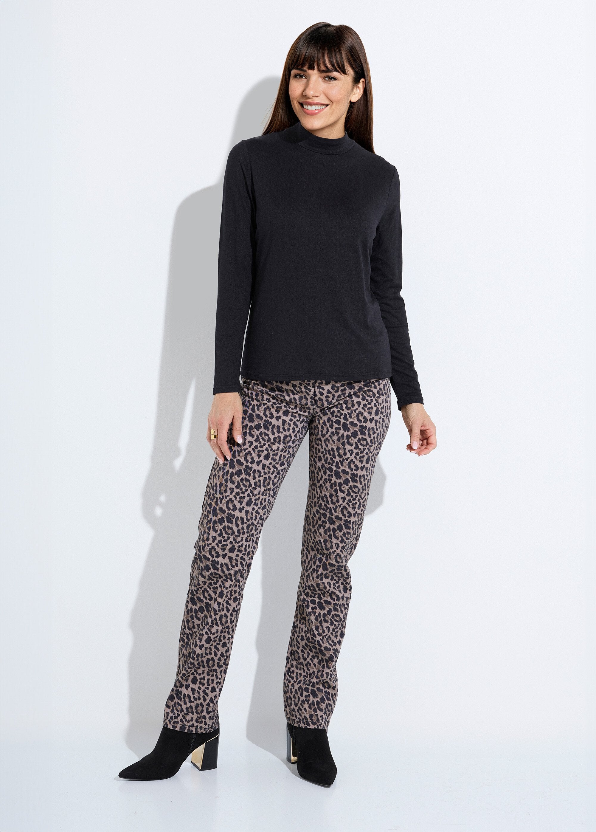 Camiseta_suave_de_manga_larga_y_cuello_alto._Negro_SF1_slim