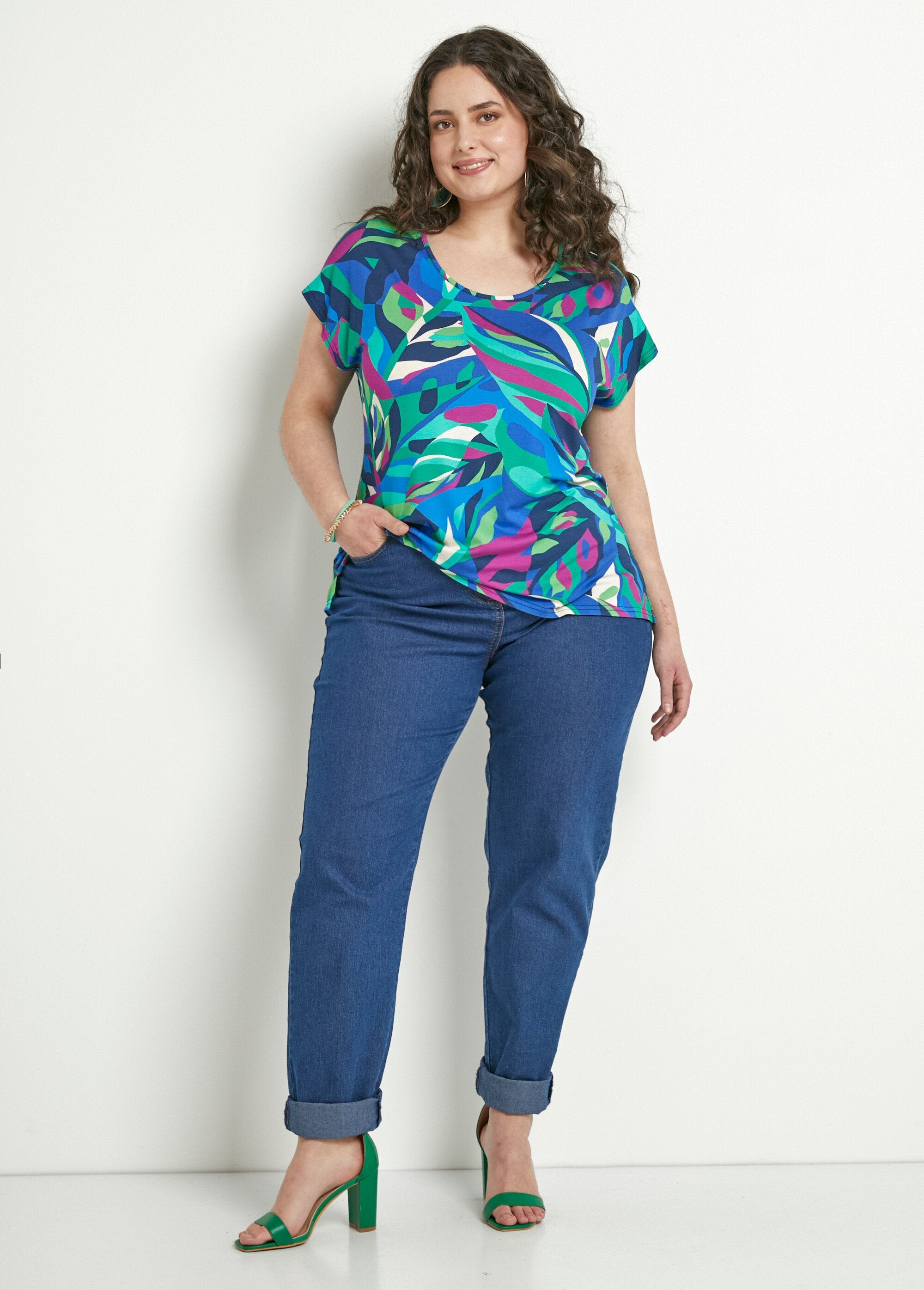 Camiseta_larga_lisa_o_estampada_de_cuello_redondo_y_manga_corta_Multicolor_SF1_curvy