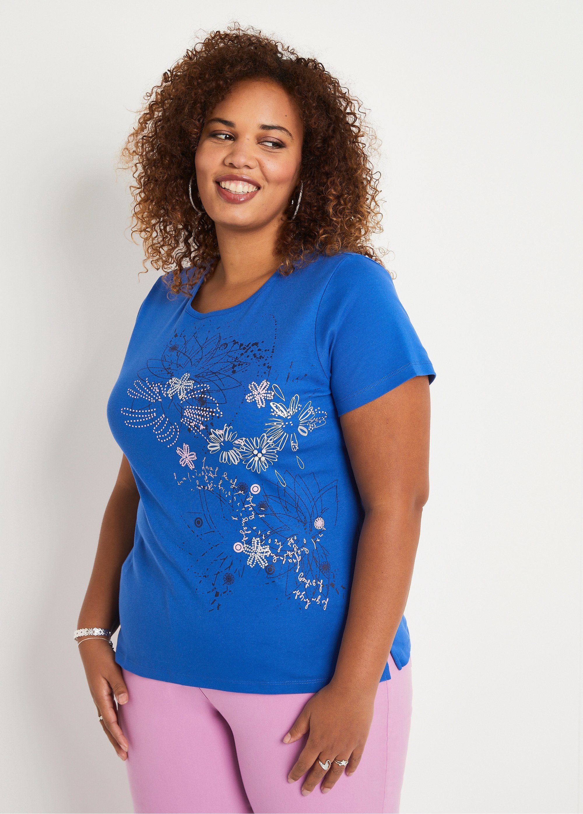 Camiseta_larga_de_estampado_floral_con_aberturas_laterales_Azul_FA1_curvy