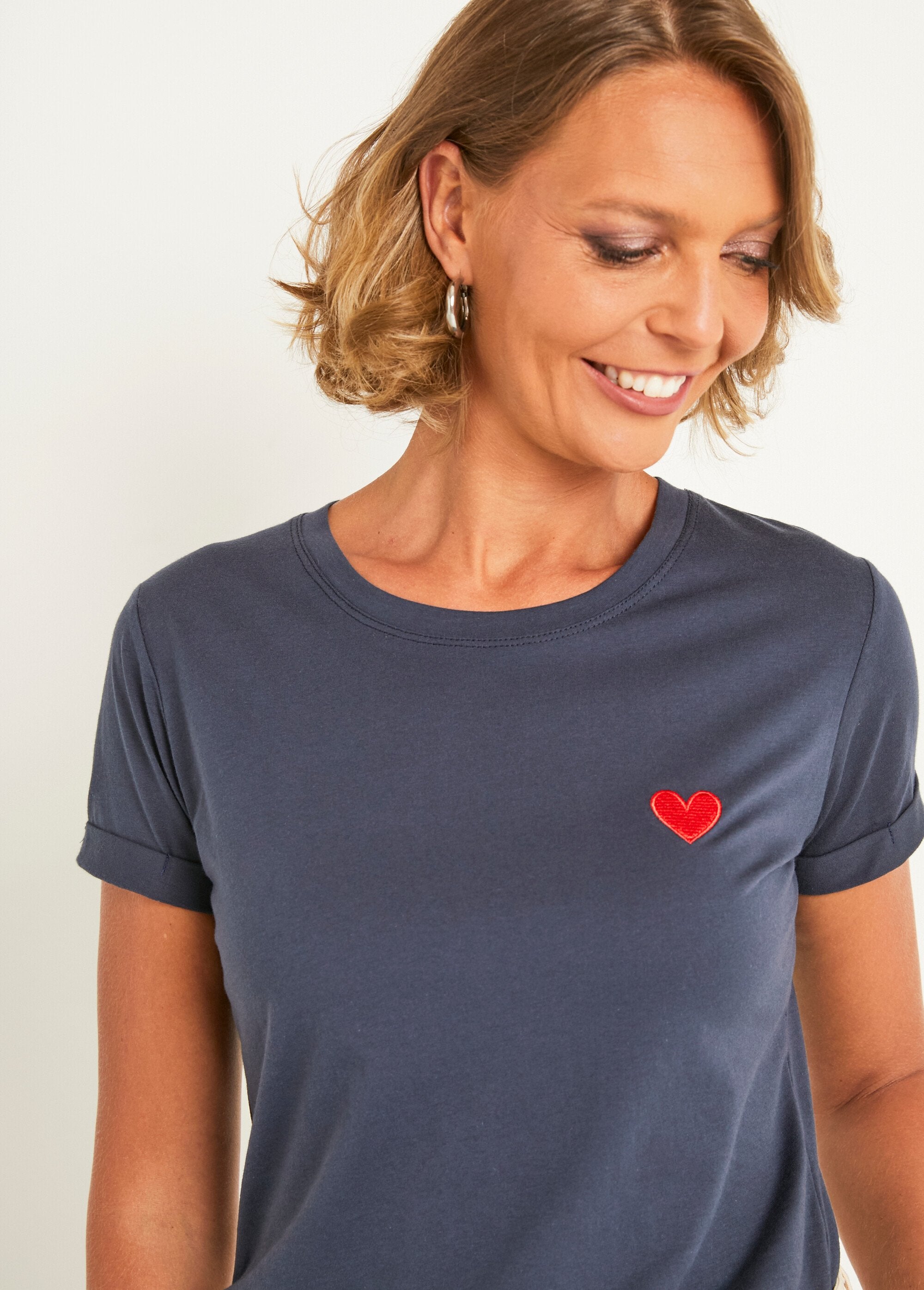 Camiseta_de_manga_corta_con_bordado_en_el_pecho_Marina_DE1_slim