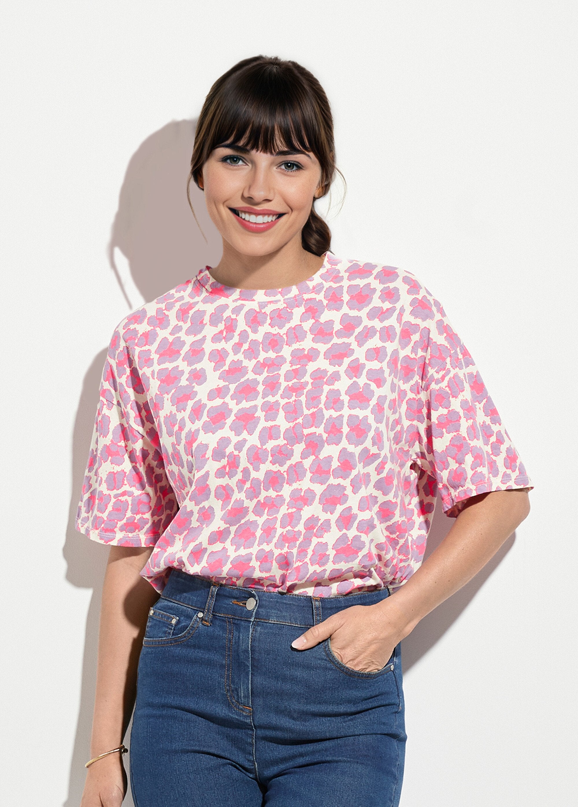 Camiseta_de_manga_corta_con_estampado_de_leopardo_neón_morado_y_rosa_FA1_slim