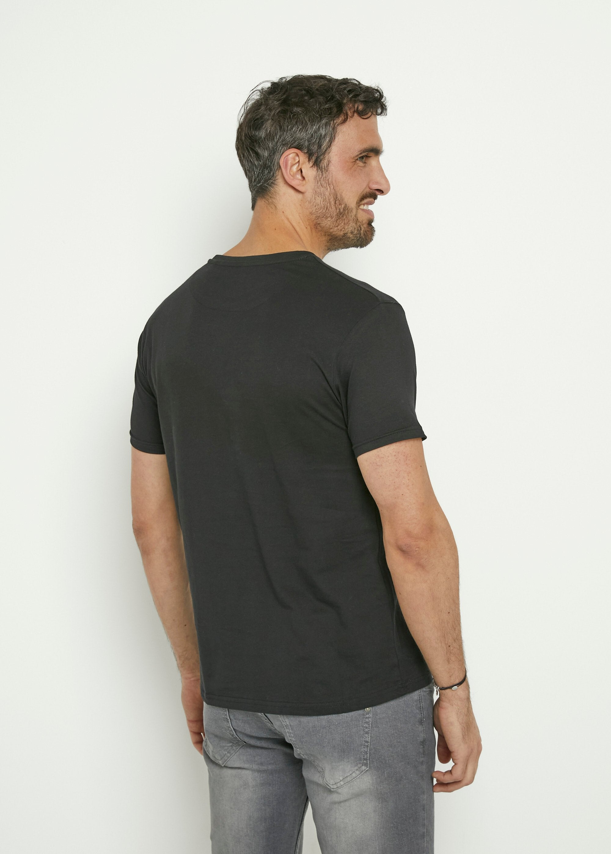 Camiseta_de_manga_corta_con_estampado_de_montaña_Negro_DO1_slim