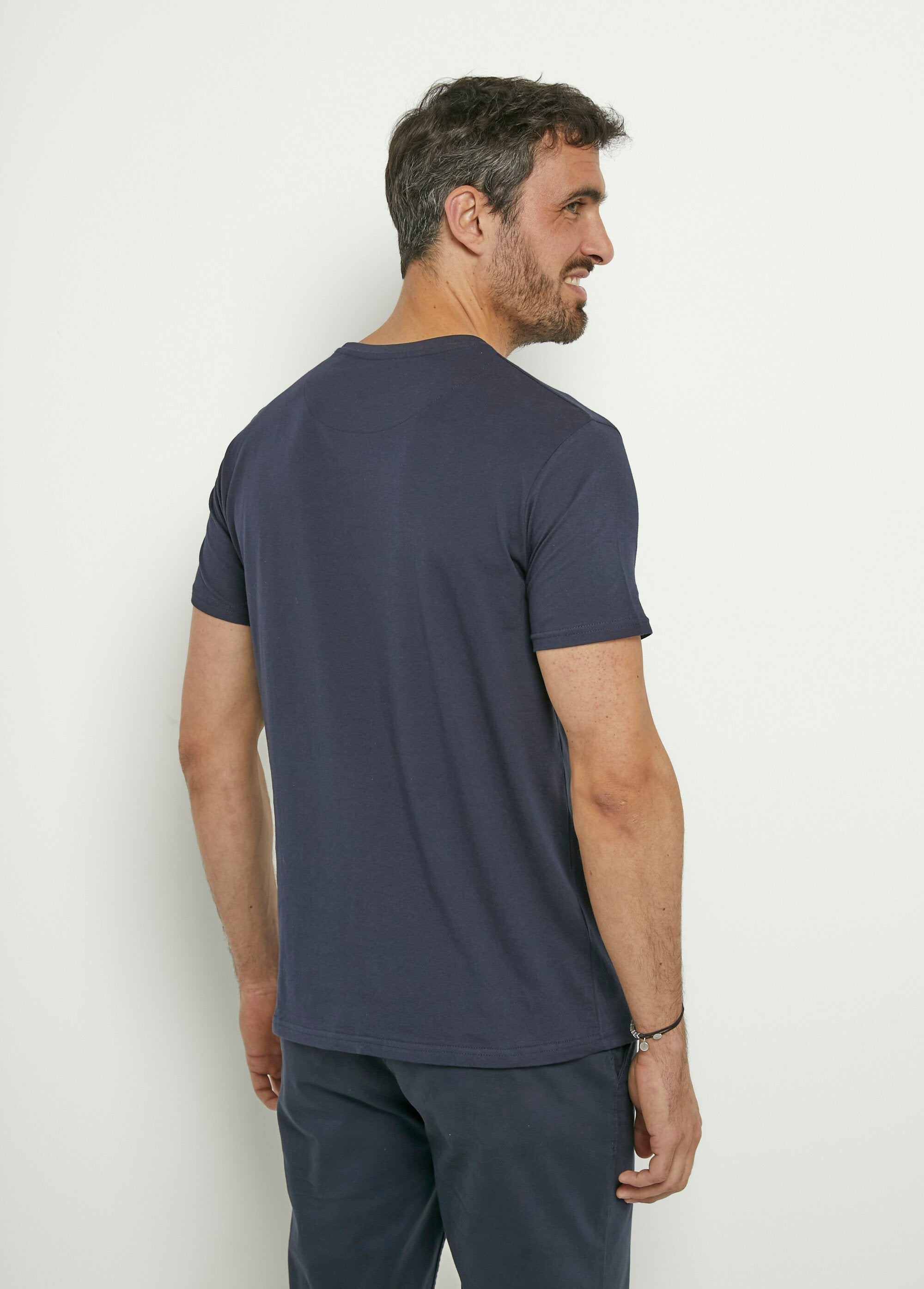 Camiseta_de_manga_corta_con_estampado_de_montaña_Marina_DO1_slim