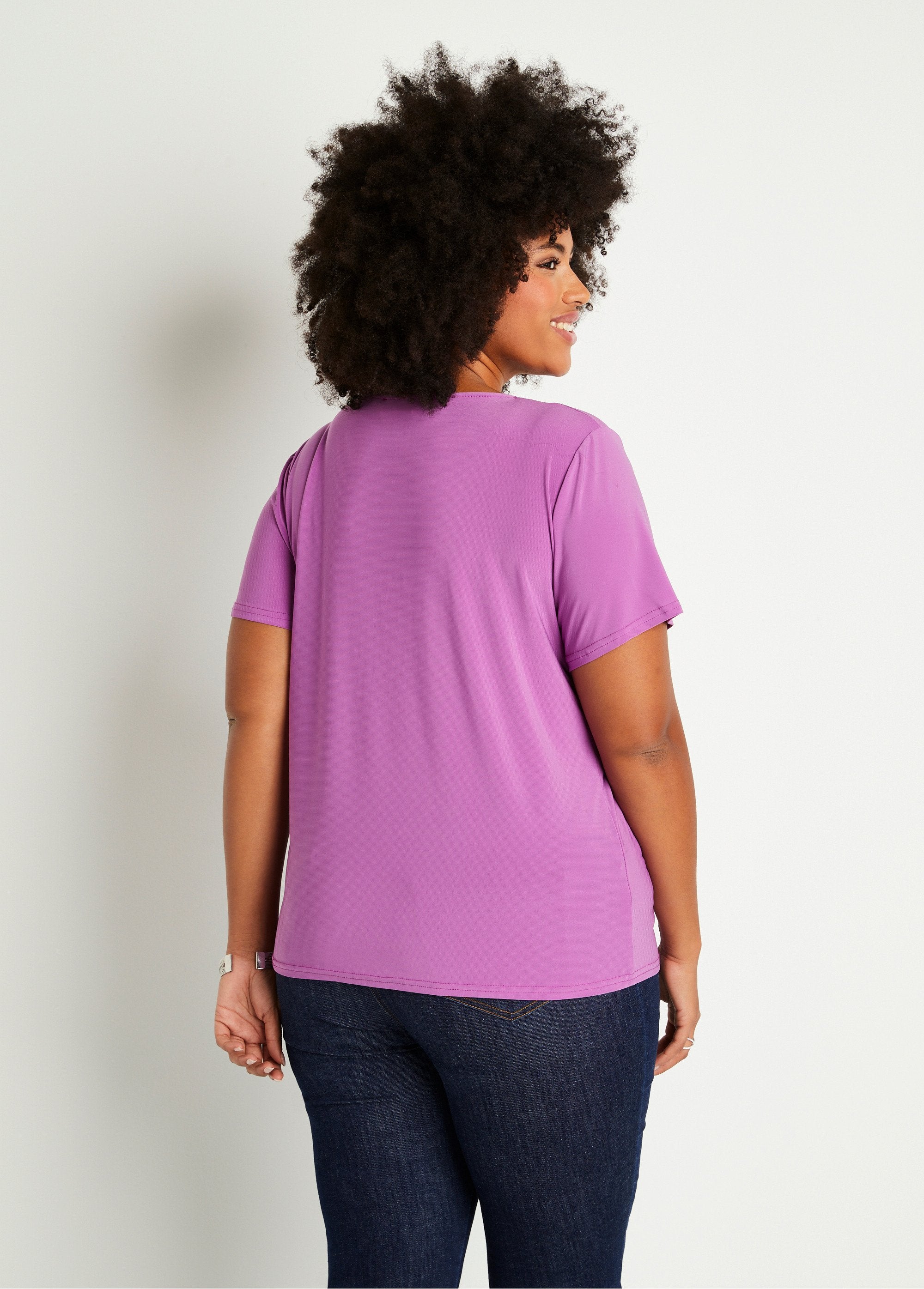 Camiseta_de_manga_corta_lisa_o_estampada_Morado_liso_DO1_curvy