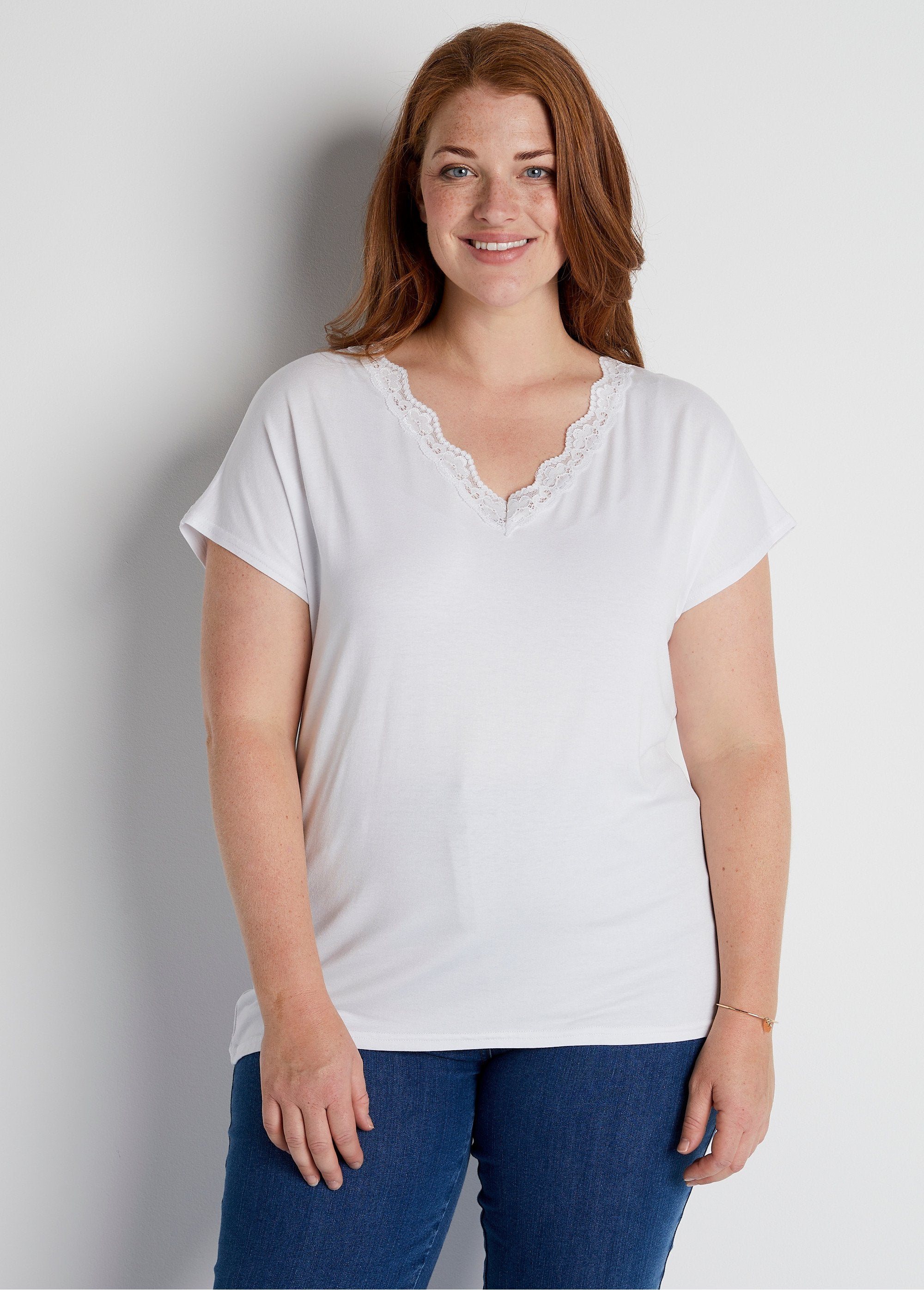 Camiseta_corta_de_encaje_elástico_Blanco,_Blanca_FA1_curvy