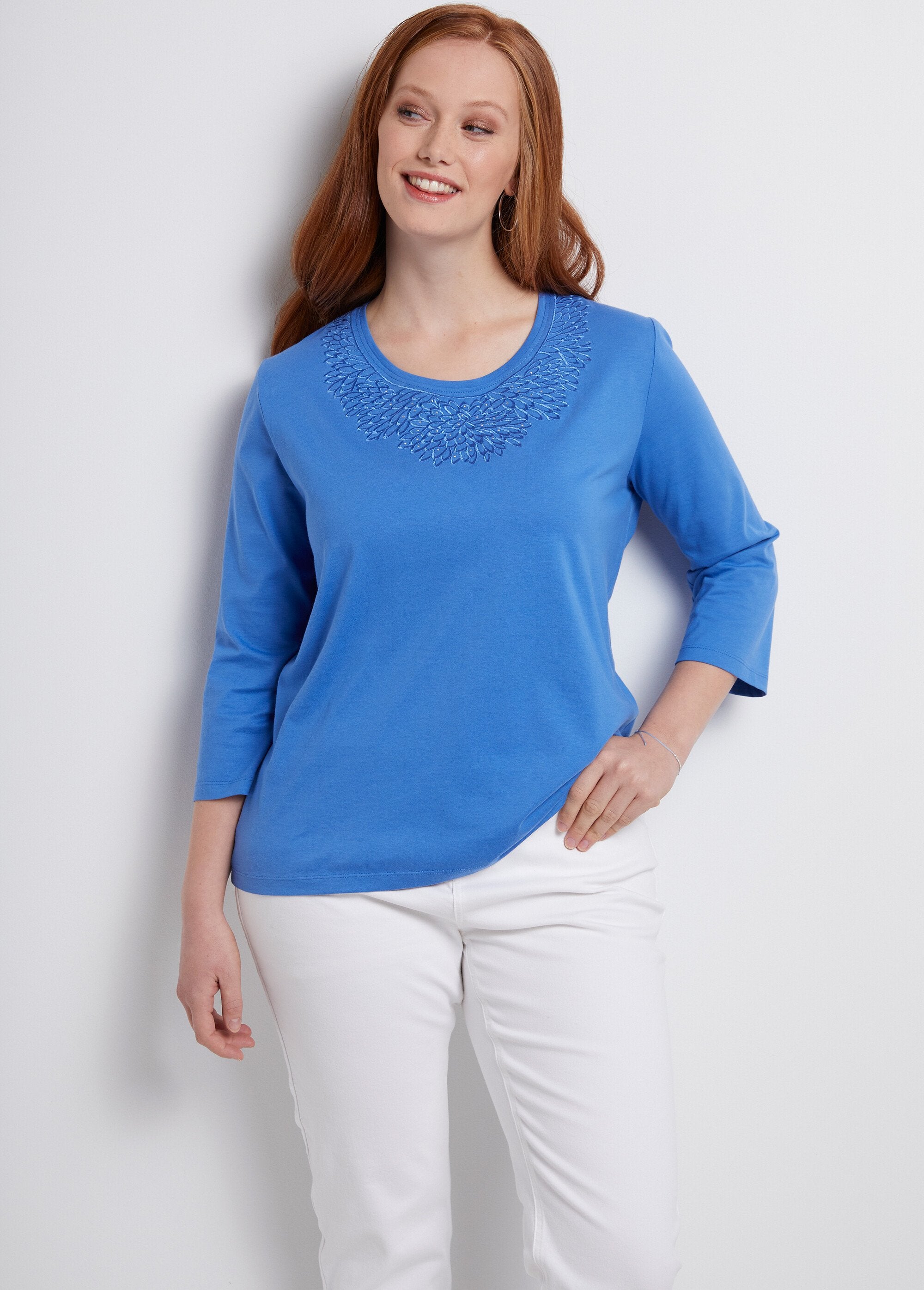 Camiseta_de_manga_3/4_con_cuello_bordado_con_tachuelas_Azul_FA1_curvy