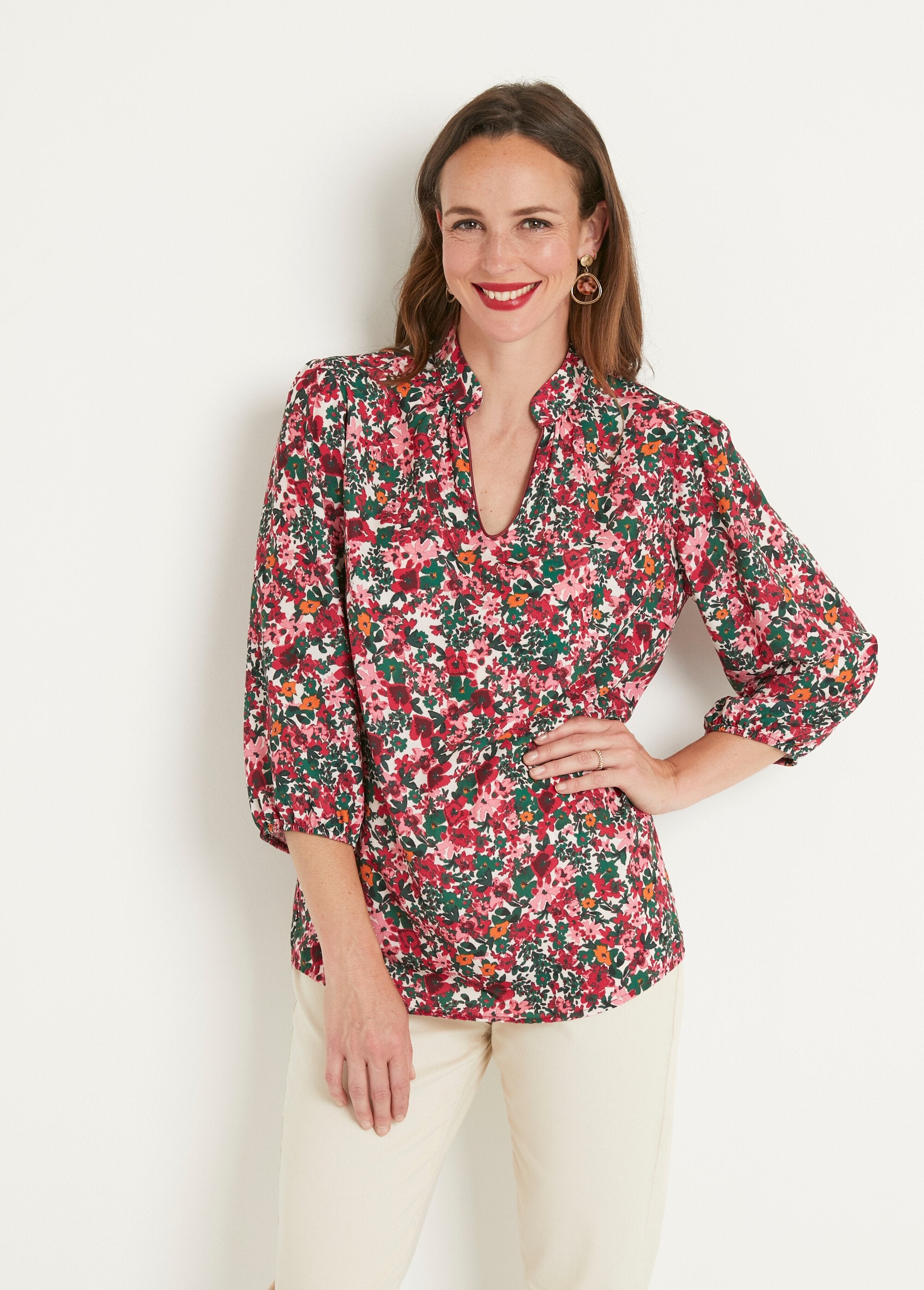 Túnica_larga_recta_floral_con_cuello_en_V_rosa_y_verde_FA1_slim