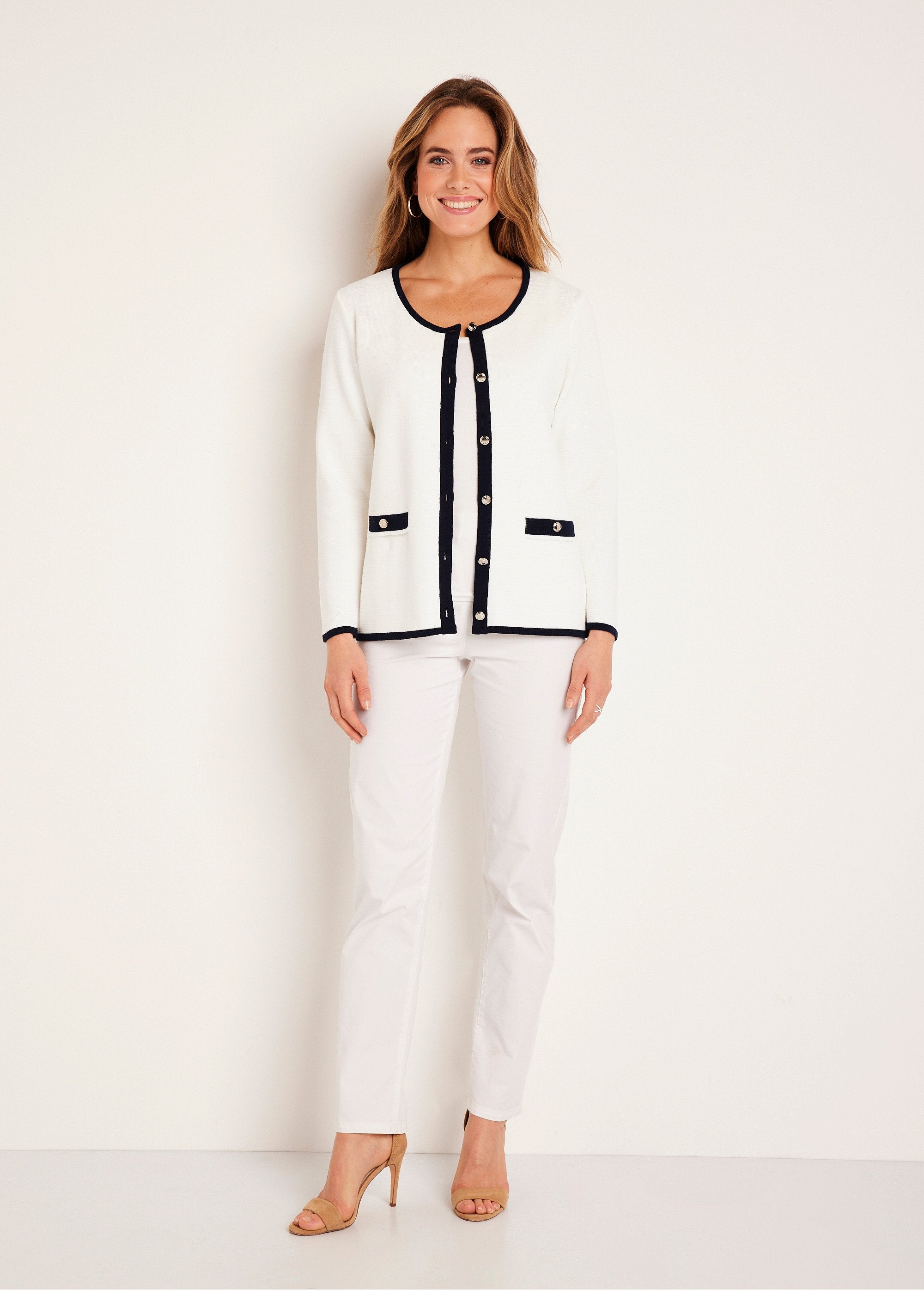 Chaqueta_tipo_cárdigan_con_botones_Blanco_y_azul_marino_SF1_slim