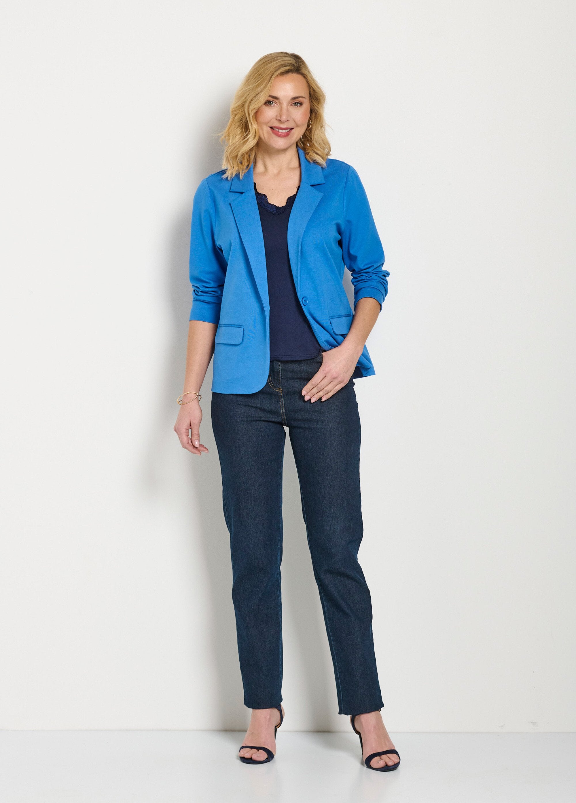 Chaqueta_recta_con_botones_en_punto_Milano_liso_Mikonos_azul_SF1_slim