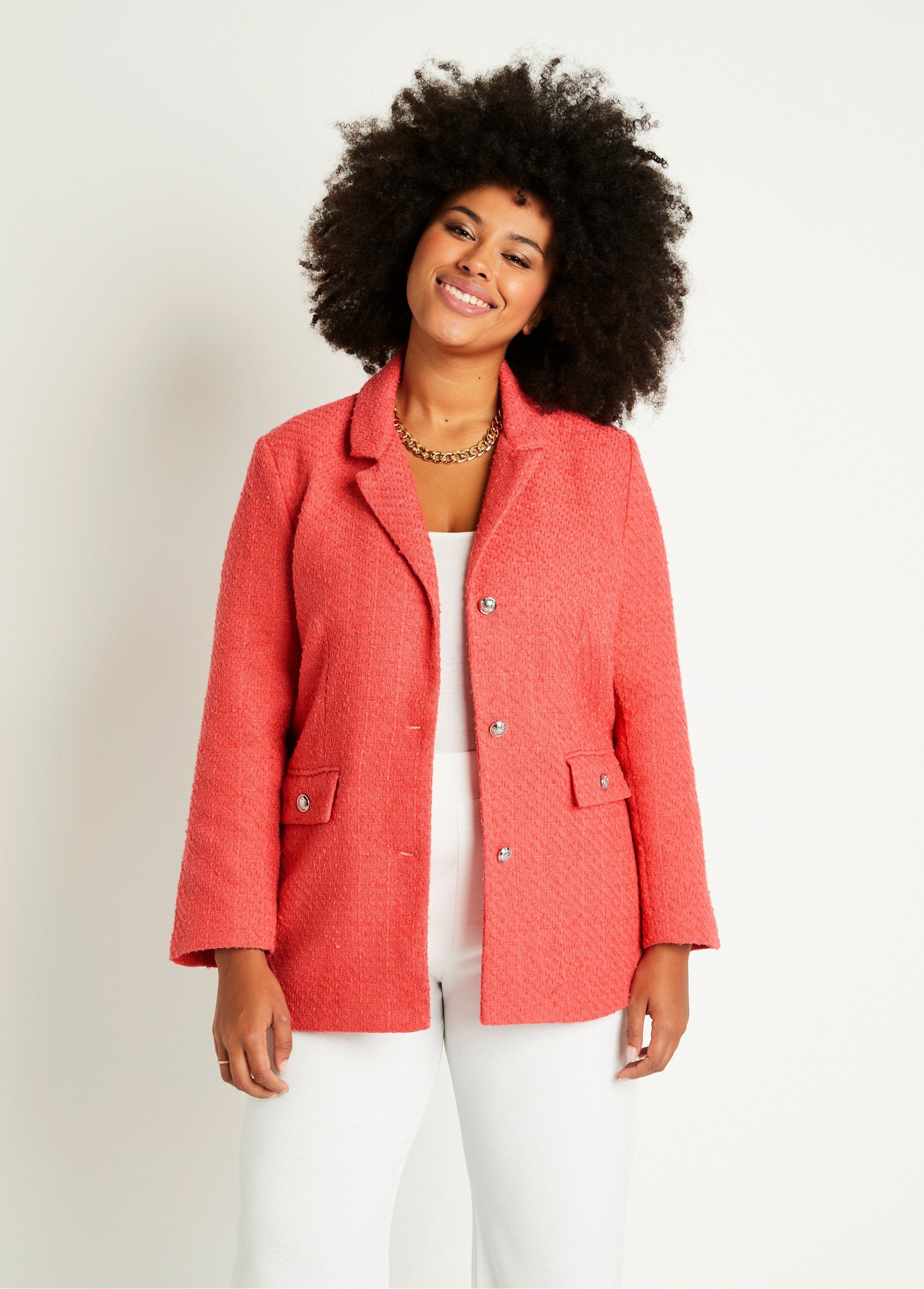 Chaqueta_recta_abotonada_en_tejido_de_cesta_con_cuello_sastre_Coral_FA1_curvy