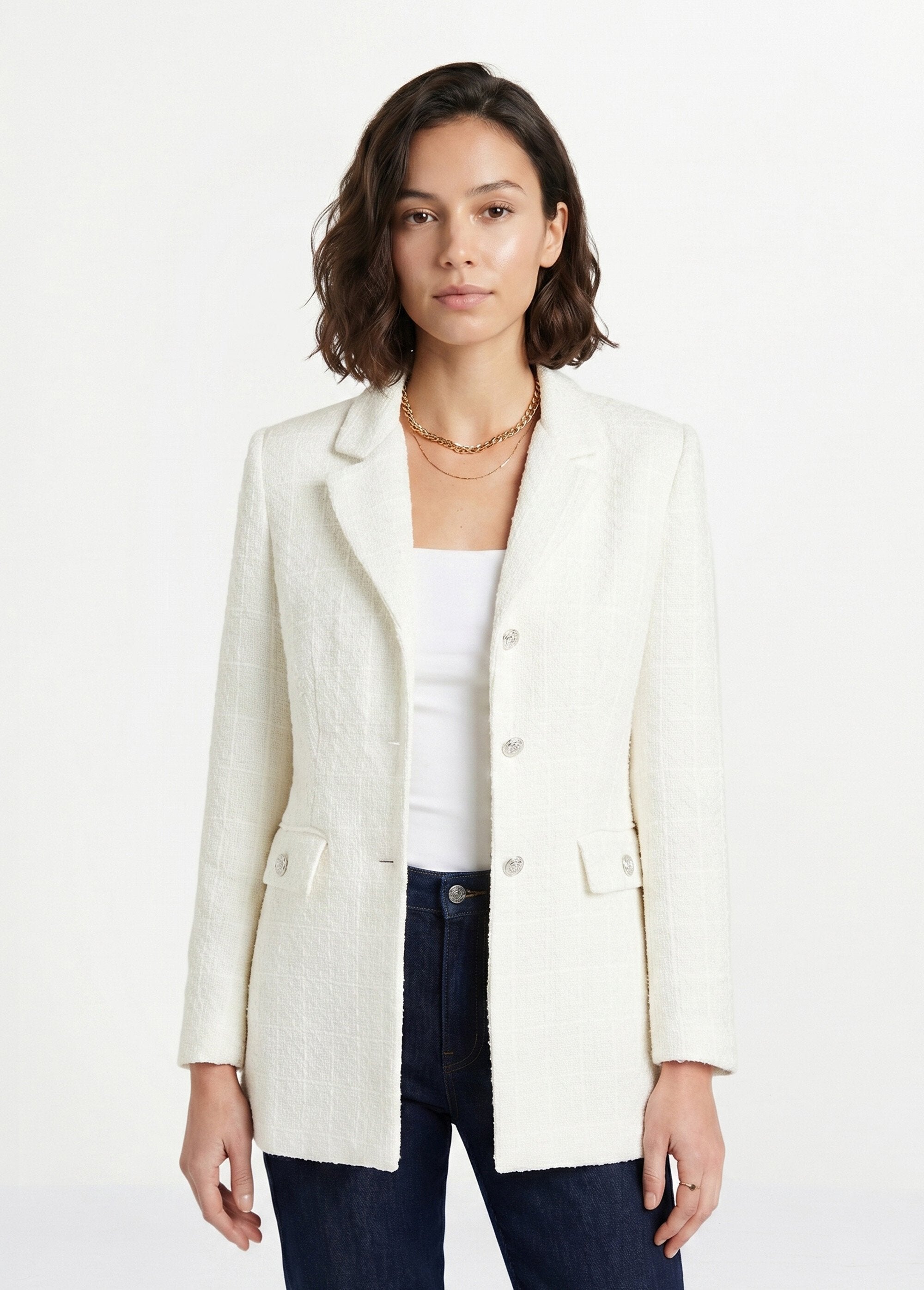 Chaqueta_recta_abotonada_en_tejido_de_cesta_con_cuello_sastre_Marfil_FA1_slim